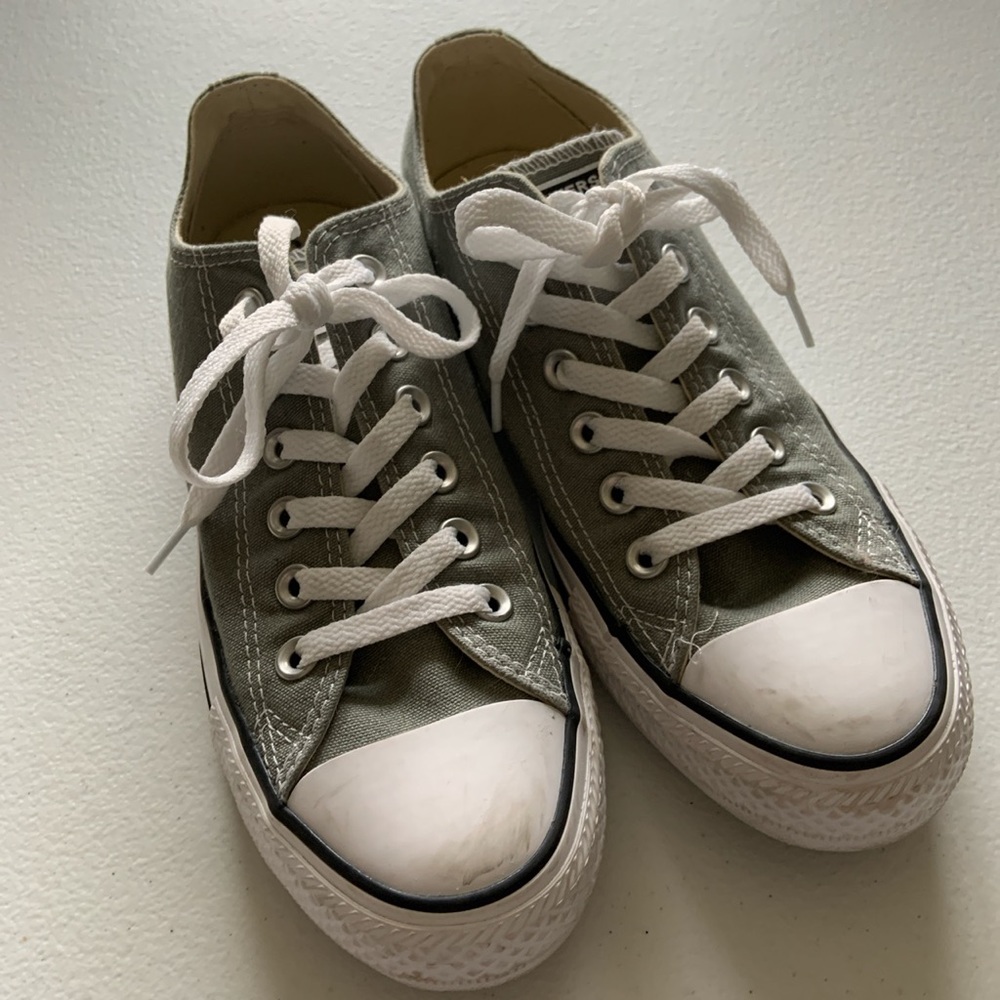 GRAY LOWTOP CONVERSE